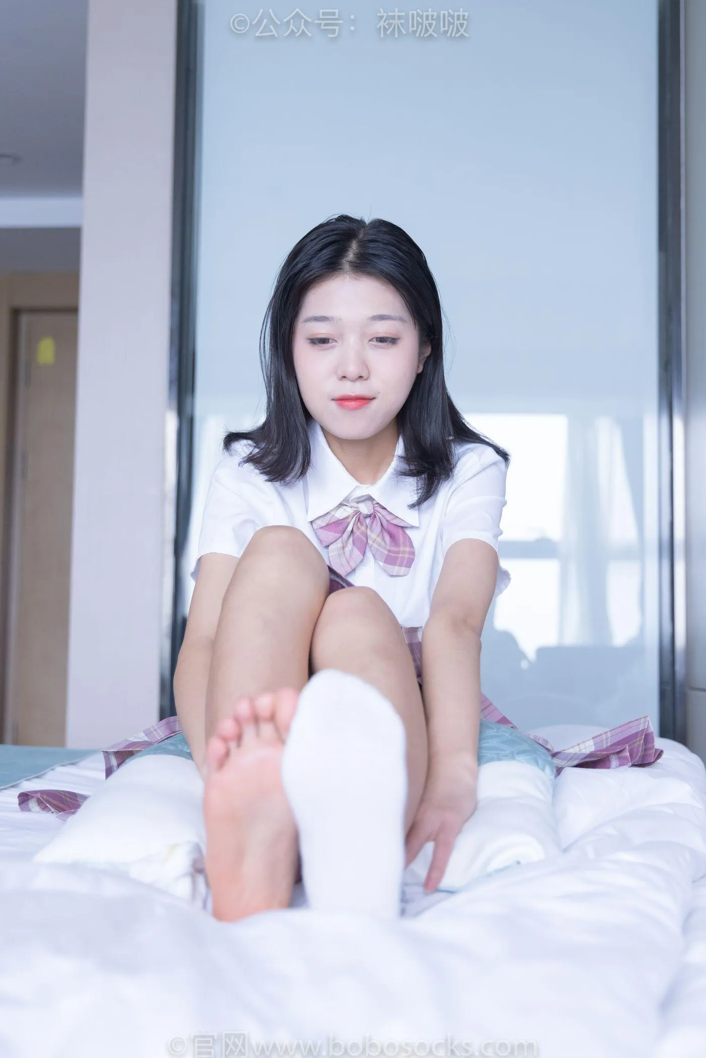 [BoBoSocks袜啵啵]NO.052 瑶瑶-JK制服、帆布鞋、白棉袜、裸足 [133P]插图4